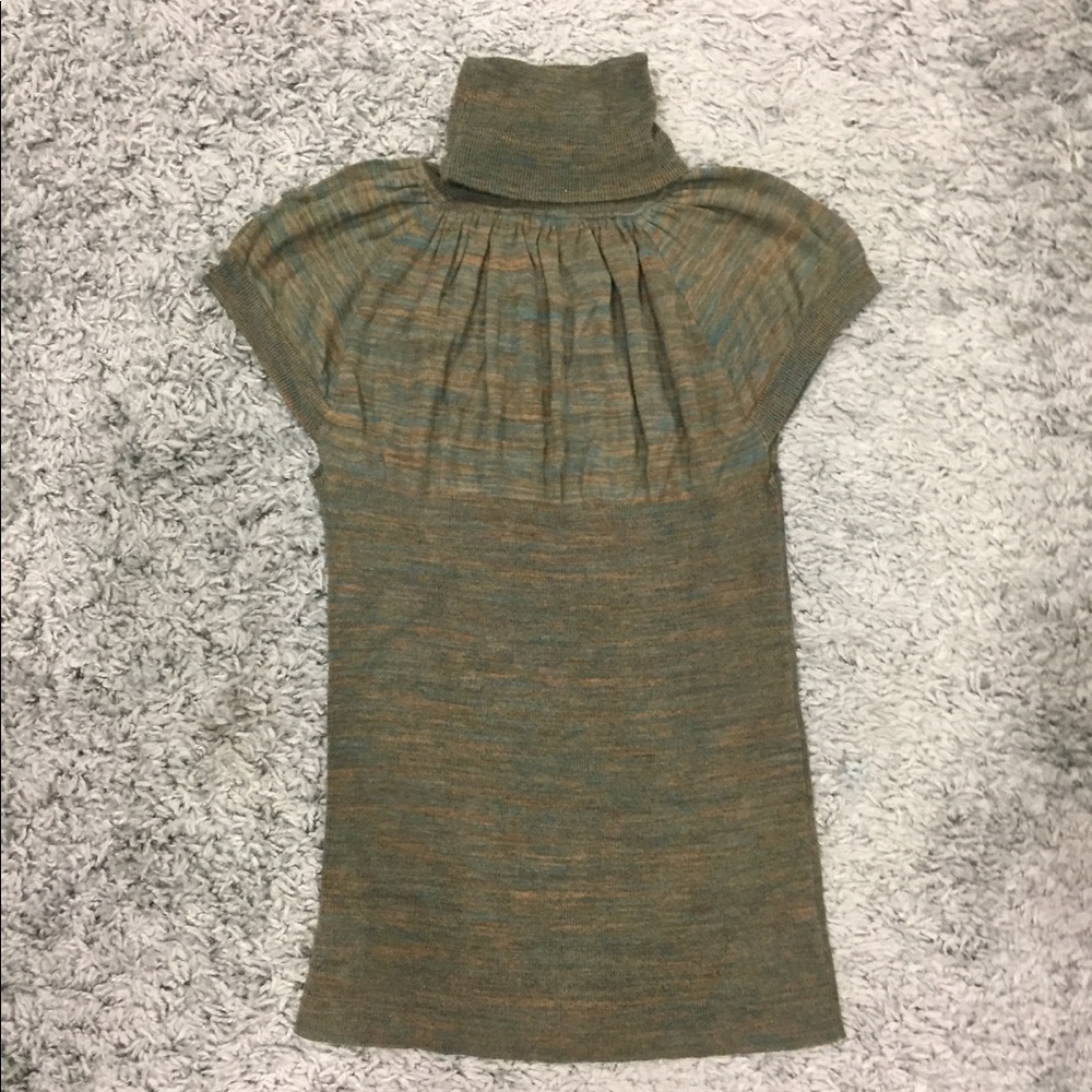 Ladies top. - Picture 3 of 4